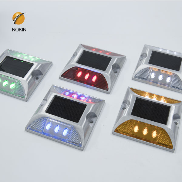 Synchronized Solar Studs Price With Tempered Glass Material
